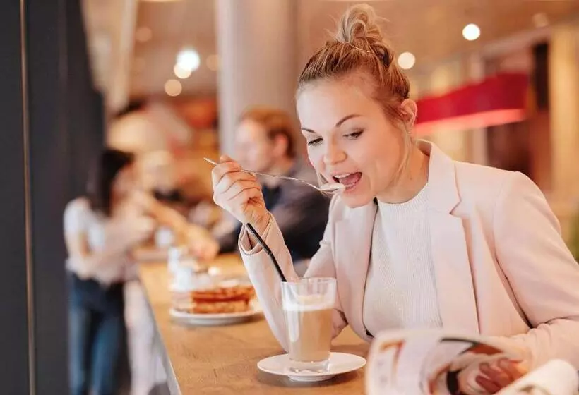 Отель Ibis Köln Messe