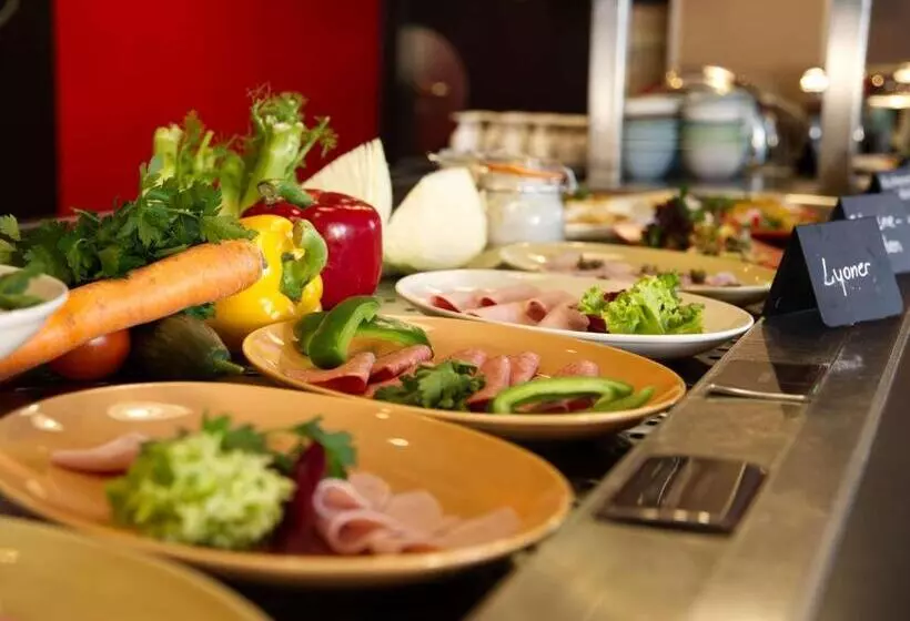 Отель Ibis Köln Messe