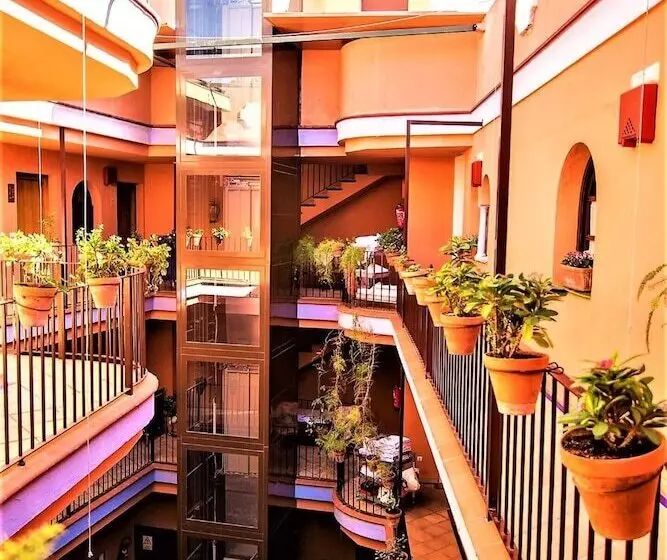 هتل Patio De La Alameda