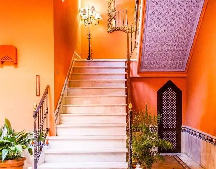 هتل Patio De La Alameda