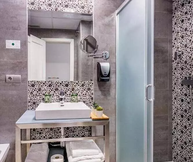 هتل Patio De La Alameda