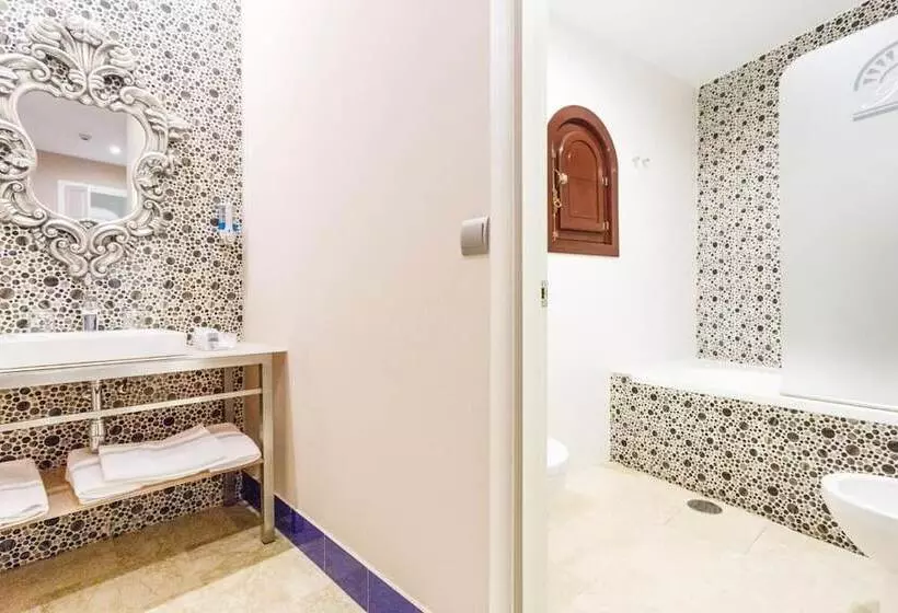 هتل Patio De La Alameda