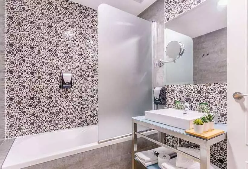 هتل Patio De La Alameda