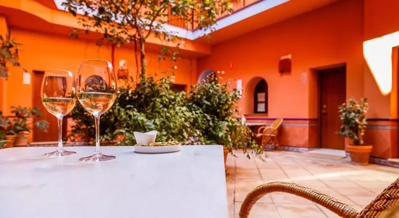 هتل Patio De La Alameda