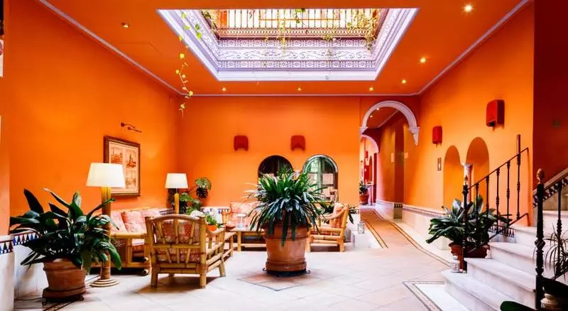 هتل Patio De La Alameda