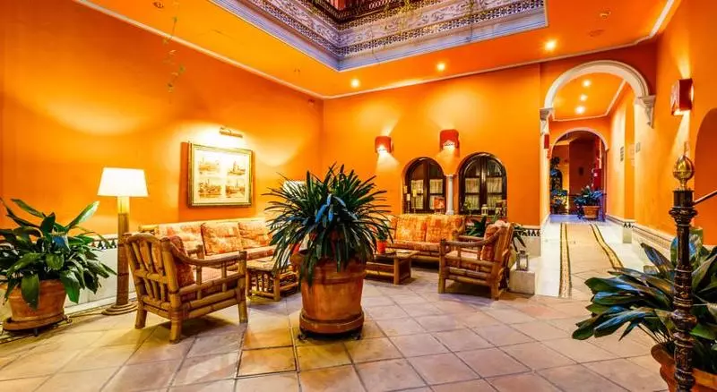 هتل Patio De La Alameda