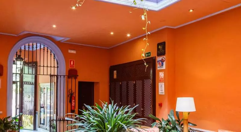 هتل Patio De La Alameda