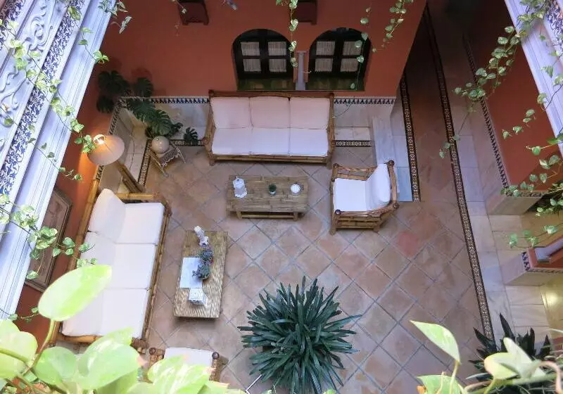 هتل Patio De La Alameda