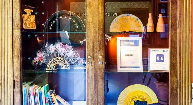 هتل Patio De La Alameda