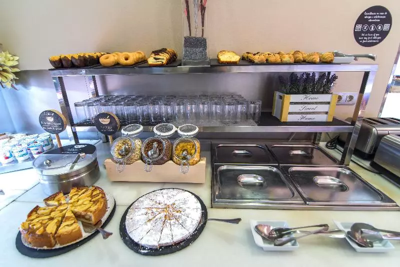 هتل Petit Palace Marques Santa Ana