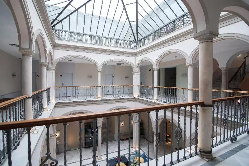 هتل Petit Palace Marques Santa Ana