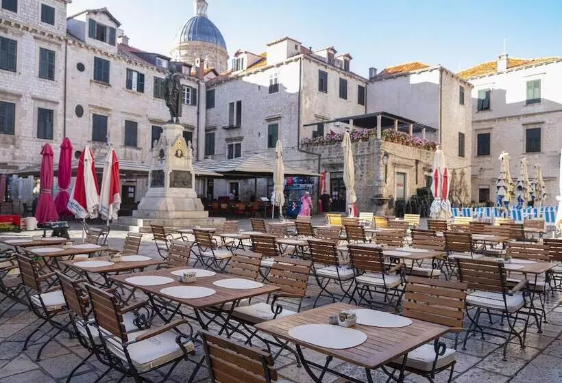 فندق The Pucic Palace