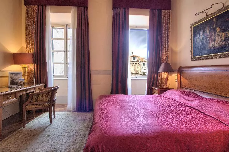 فندق The Pucic Palace