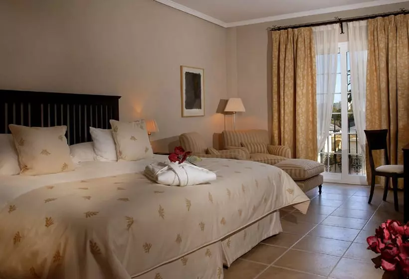 בית מלון כפרי Palmera Plaza