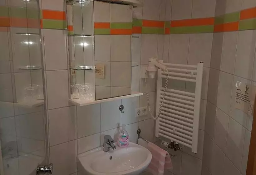 Retkeilymaja Landgasthof Zur Linde