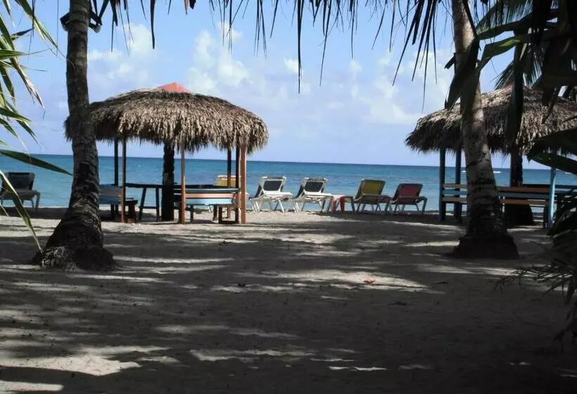 Retkeilymaja Playa Paraiso En Magante