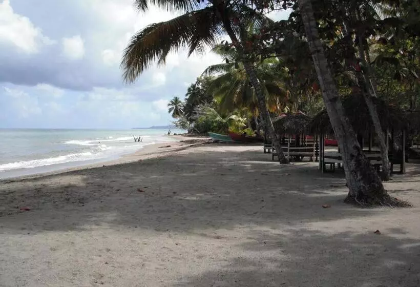 Retkeilymaja Playa Paraiso En Magante