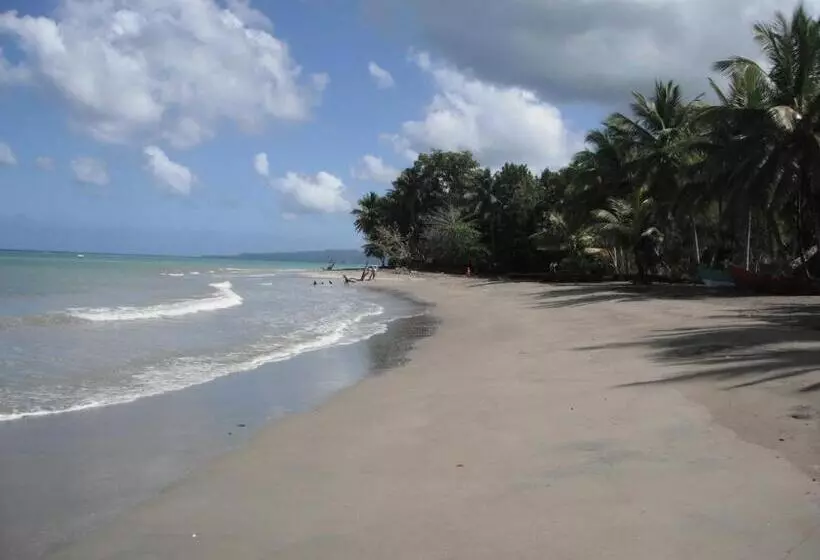 Retkeilymaja Playa Paraiso En Magante