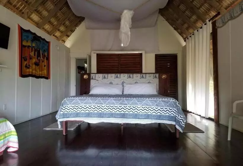 Retkeilymaja Playa Paraiso En Magante