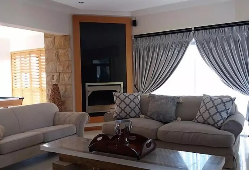 Aamiaismajoitus (B&B) Cygnature Boutique Lodge