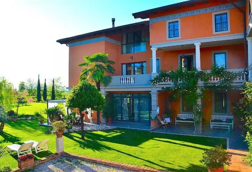 ベッドアンドブレックファースト Le Rondini