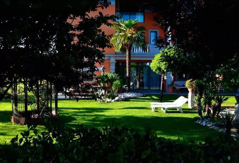 ベッドアンドブレックファースト Le Rondini