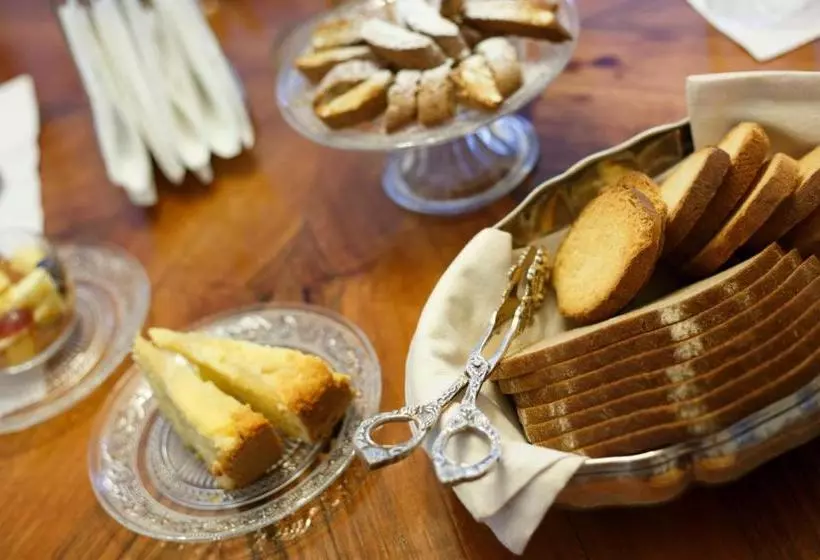 ベッドアンドブレックファースト Le Rondini