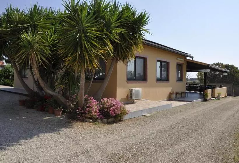 هتل Agriturismo Sechi