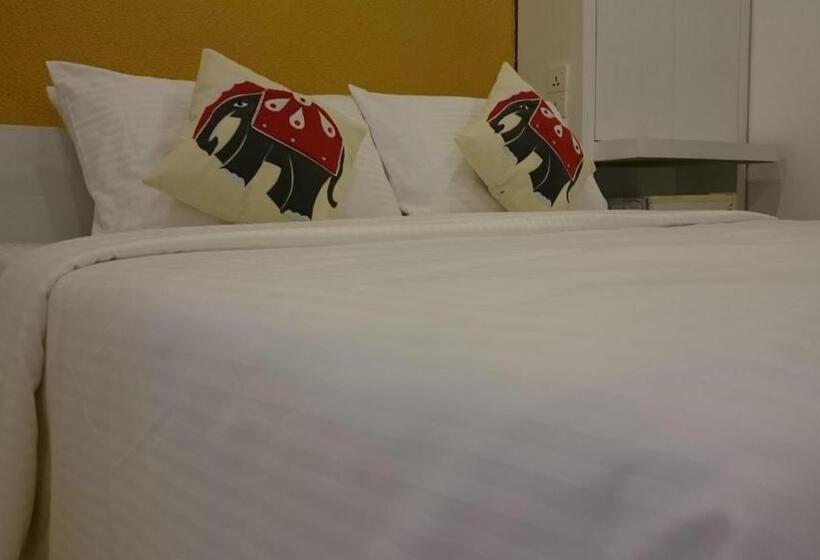 Отель Bright Bravo