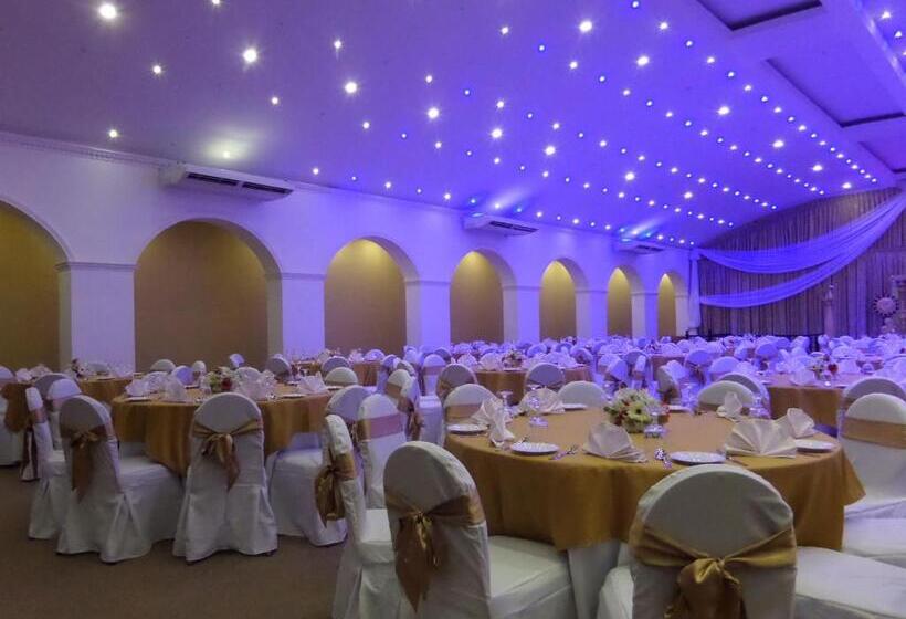 Отель Bright Bravo