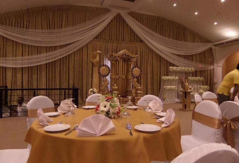 Отель Bright Bravo