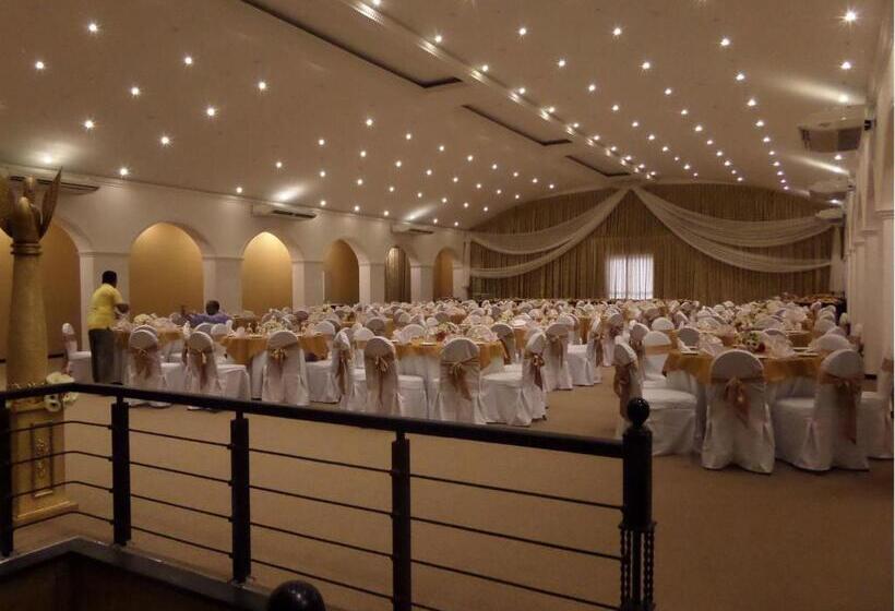 Отель Bright Bravo