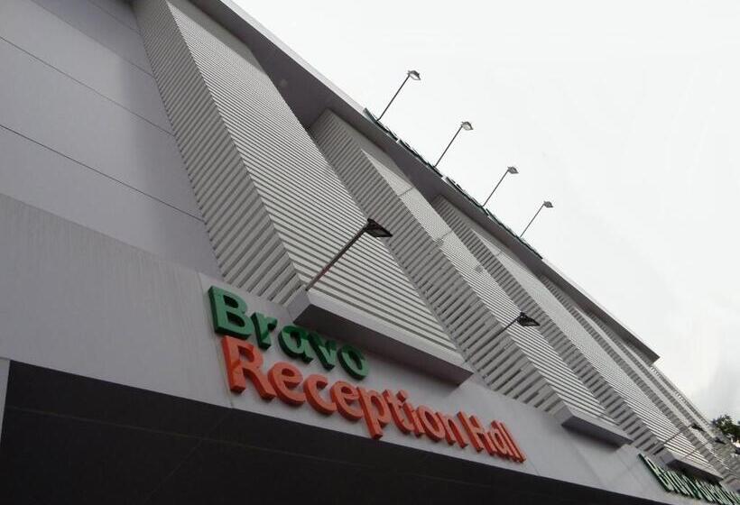 Отель Bright Bravo