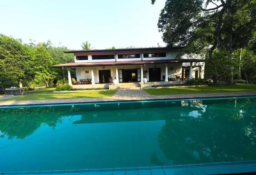 ホテル Leaf Watagala