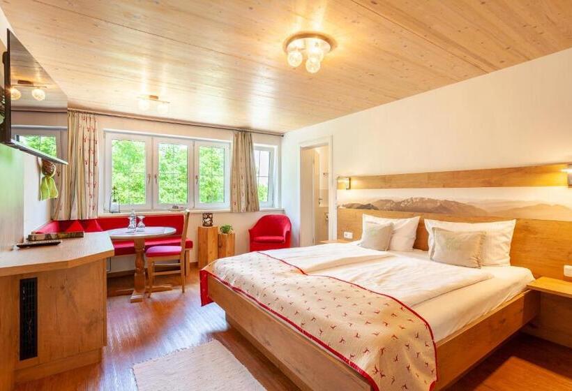 فندق Lustiger Hirsch