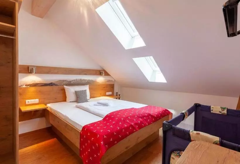 Hotelli Lustiger Hirsch