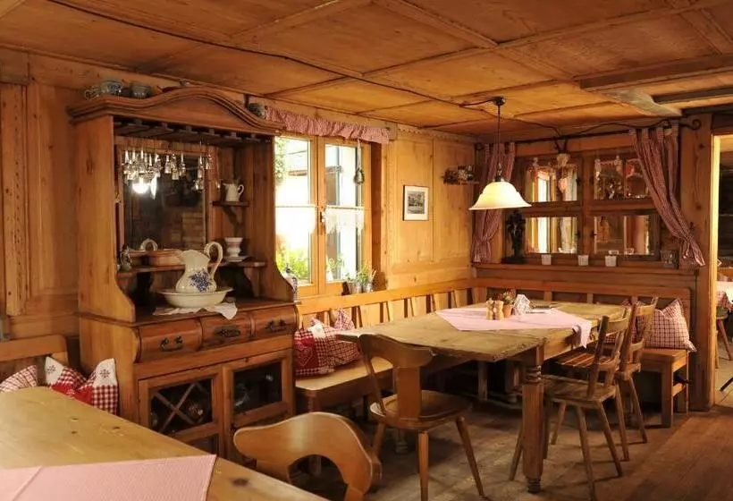 Hotelli Lustiger Hirsch