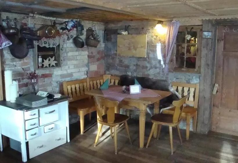 Hotelli Lustiger Hirsch