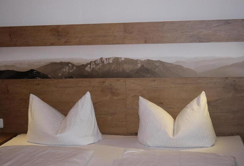 فندق Lustiger Hirsch