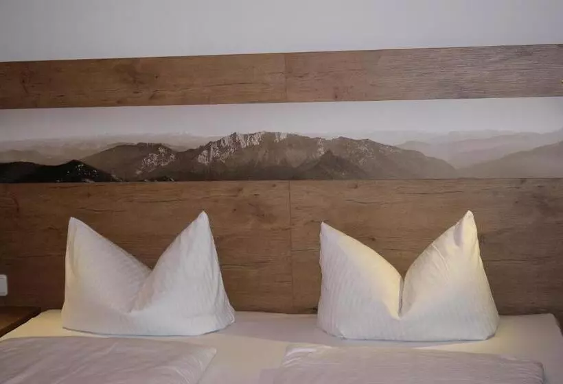 Hotelli Lustiger Hirsch