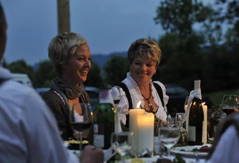 Hotelli Lustiger Hirsch