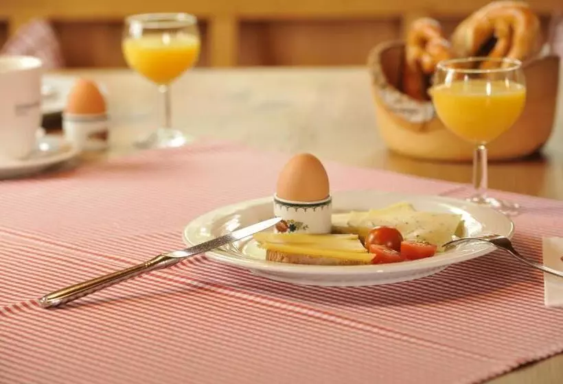 Hotelli Lustiger Hirsch