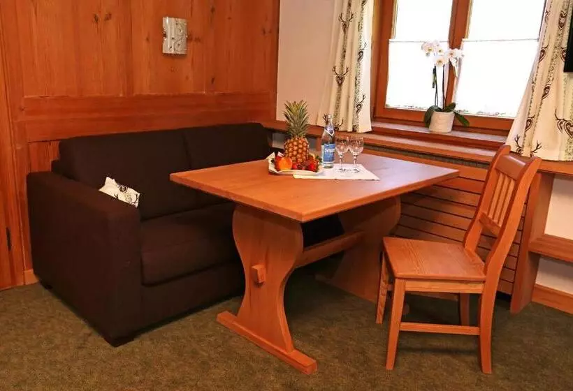 Hotelli Lustiger Hirsch