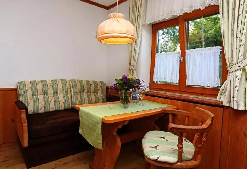 Hotelli Lustiger Hirsch