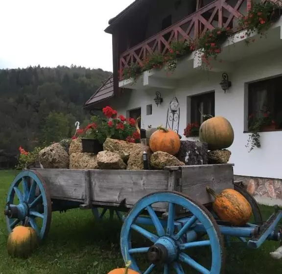 هتل Pensiunea Dealul Cu Melci
