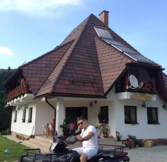 هتل Pensiunea Dealul Cu Melci