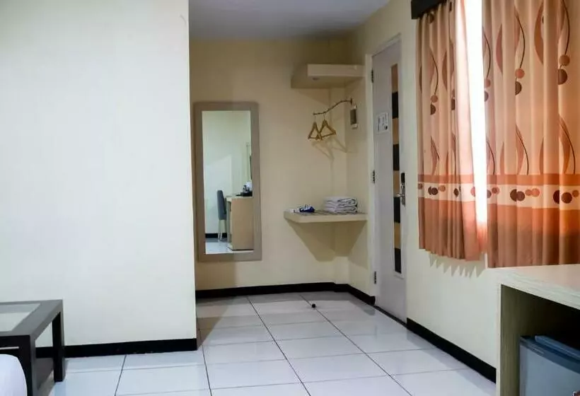 ホテル Permata Inn Slawi