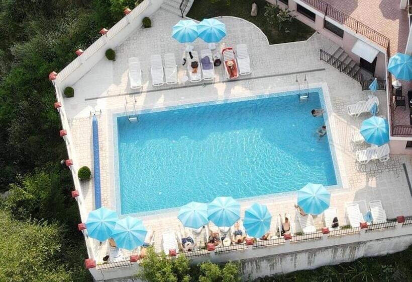 פנסיון Deyanira