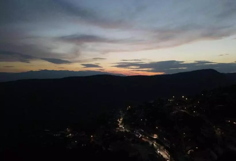 پانسیون Deyanira