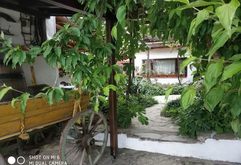 ペンション Papanovata House